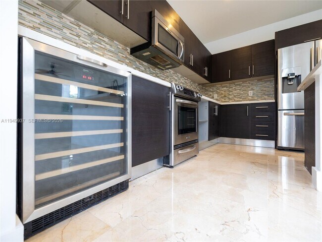 Building Photo - 7010 NW 106th Ave