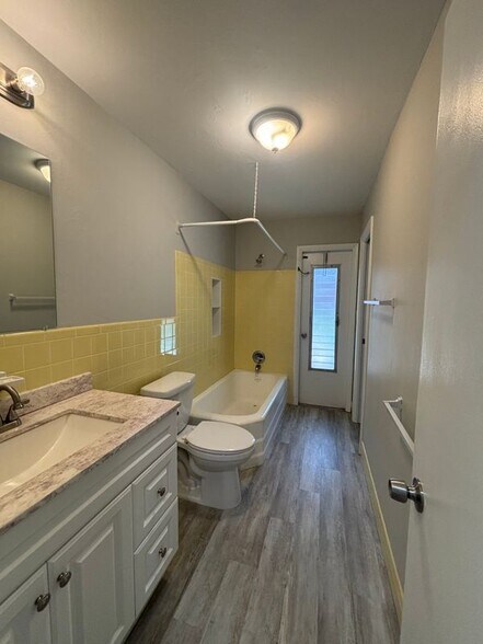 Building Photo - 9100 Bamboo Dr