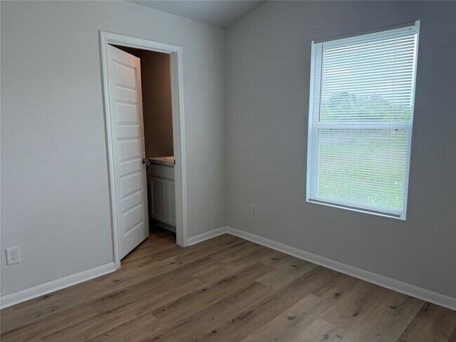 Building Photo - 958 Rd 5702