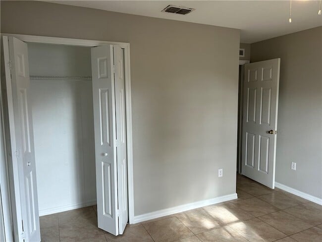 Building Photo - 486 Biscayne Ln