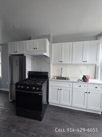 Building Photo - 132 Willow St