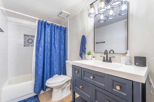 Building Photo - Modern Condo Living in Summerlin!