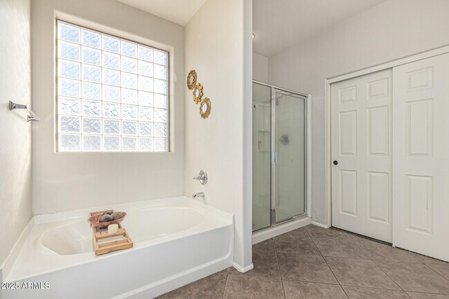 Building Photo - 20535 N Santa Cruz Dr