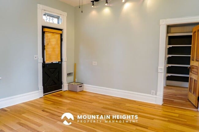 Building Photo - 235 Reed Ave N