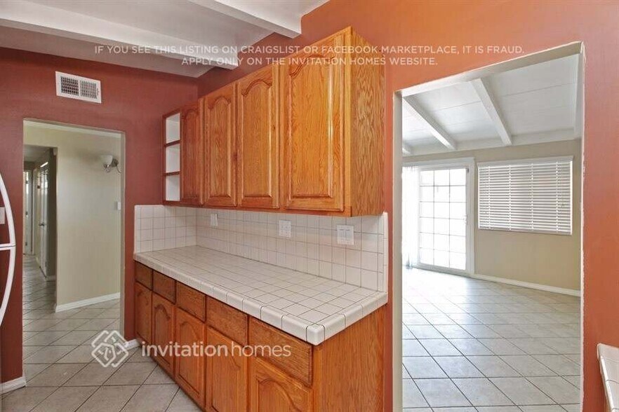 Building Photo - 8421 Flallon Ave