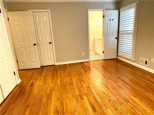 Building Photo - 245 Willow Springs Dr