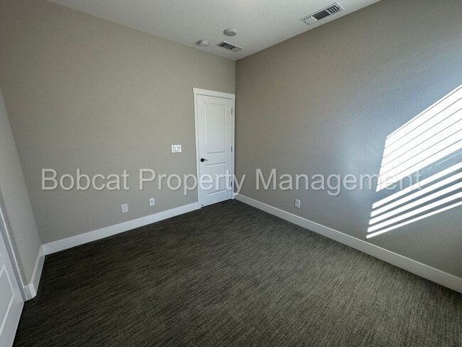 Building Photo - 1204 Spur Wy