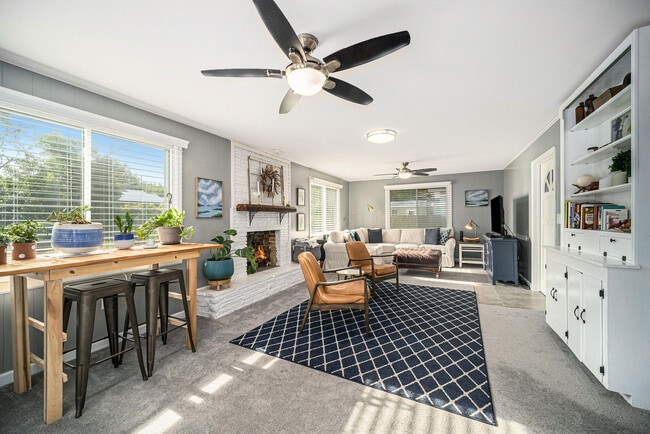 Primary Photo - 5112 Victoria Ave