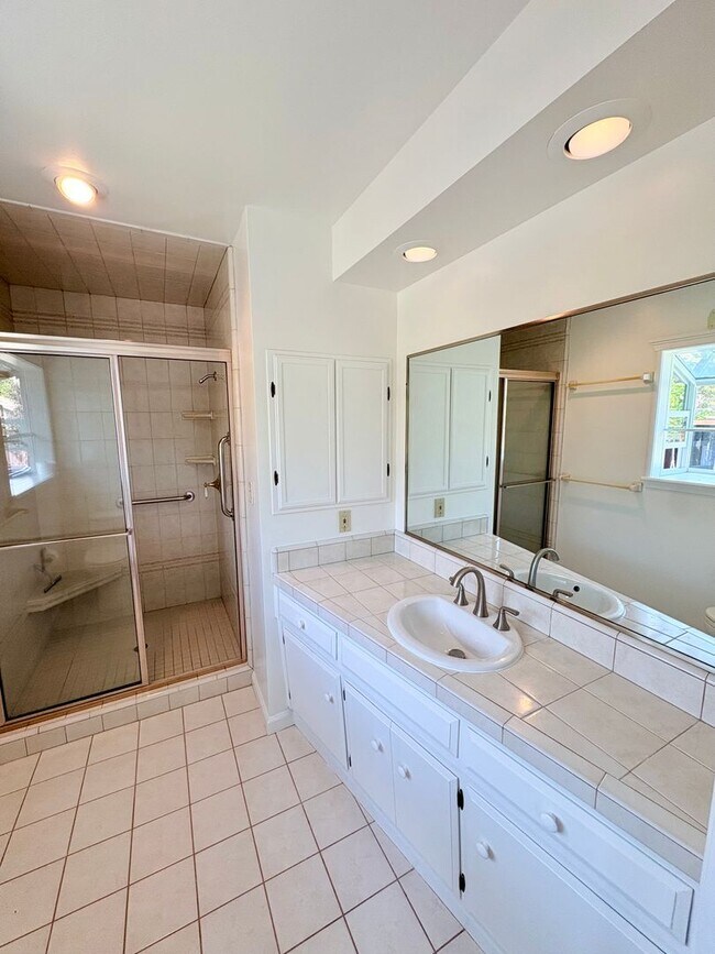 Building Photo - 3057 Carleton Pl
