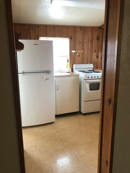 Building Photo - 1226 E 12th St