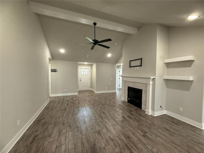 Building Photo - 220 Palm St