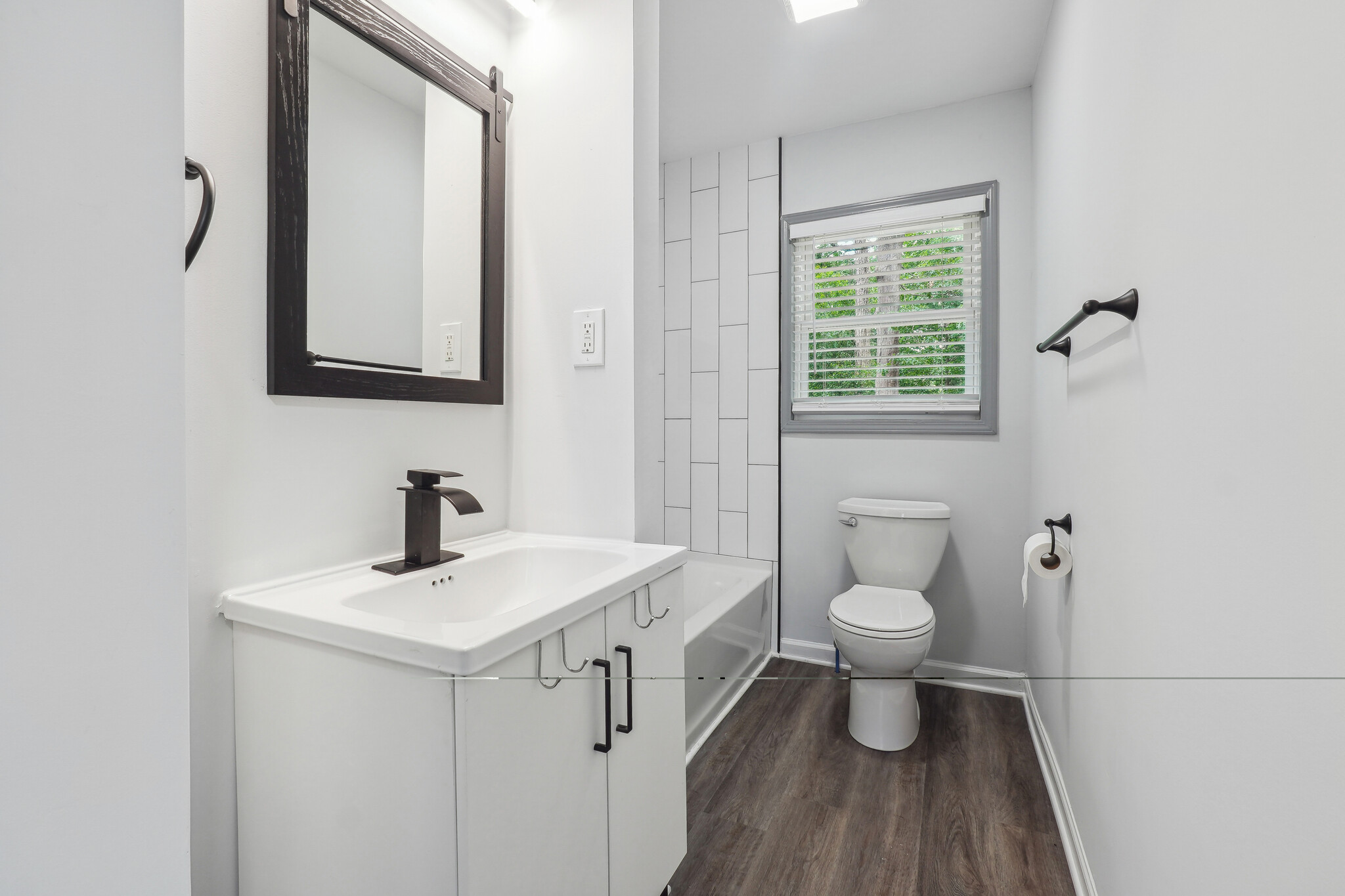 Building Photo - 2899 Gresham Rd SE