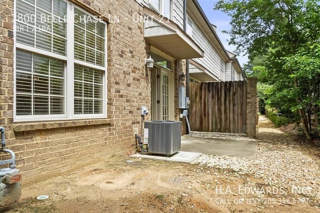 Building Photo - 2800 Belle Chase Ln