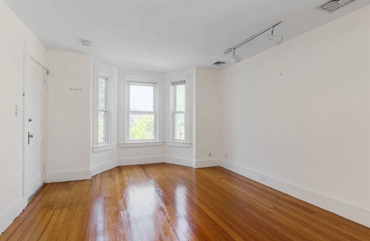 Building Photo - 21 Florence St