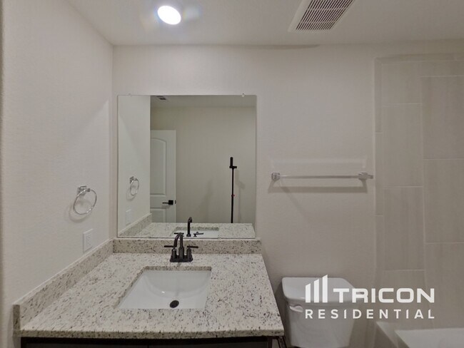 Building Photo - 1212 Bullock Dr