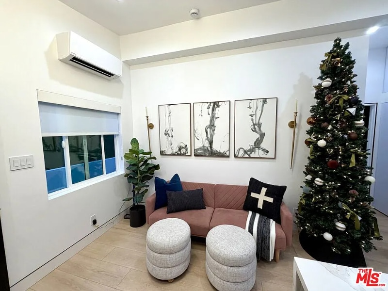 Building Photo - 5561 1/2 El Canon Ave