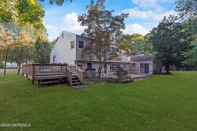 Building Photo - 42 Arno St