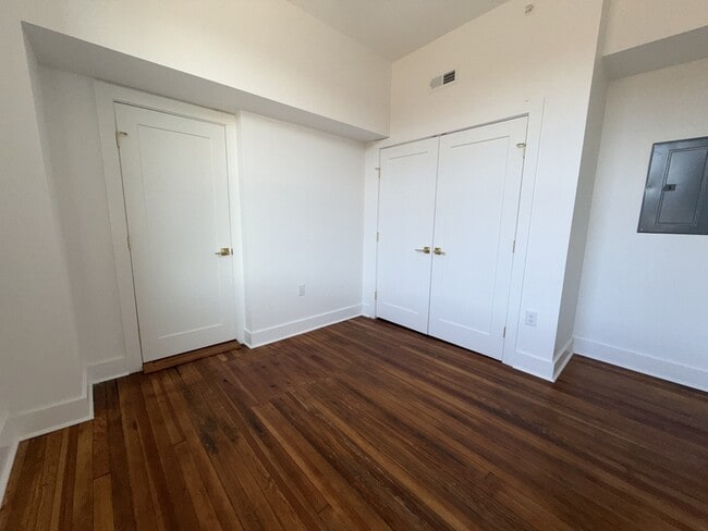 Building Photo - 901 Fifth Street - 203