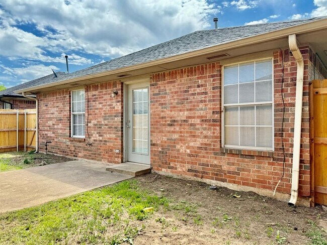 Building Photo - 633 NW 121st St