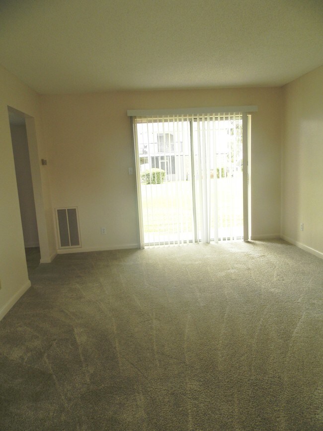 Living Room - MER-Teresa Village Apartments