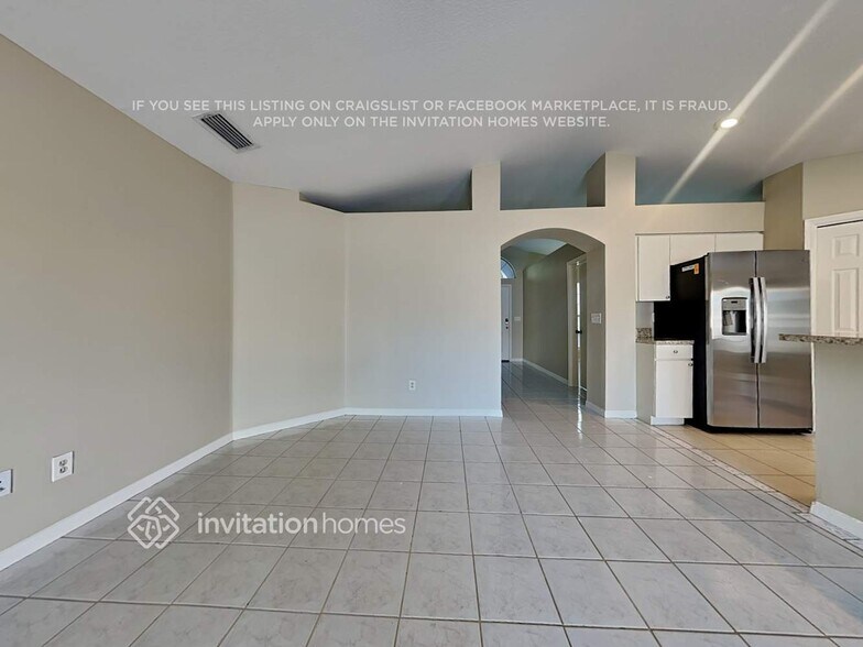 Building Photo - 717 Sand Ridge Dr