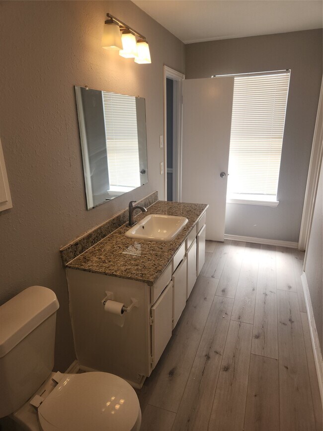 Building Photo - 20123 Beechview Ln