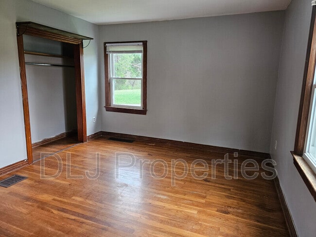 Building Photo - 816 Andrew Johnson Hwy