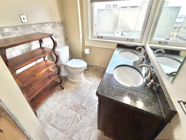 Building Photo - Main Street10N#902