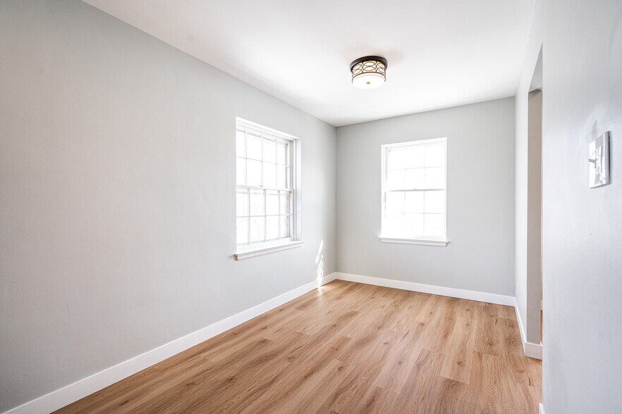 Building Photo - 4304 N Sheffield Ave