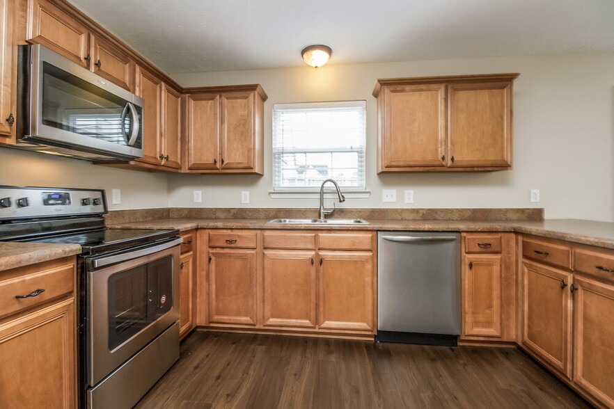 Building Photo - 6007 Eden Ln
