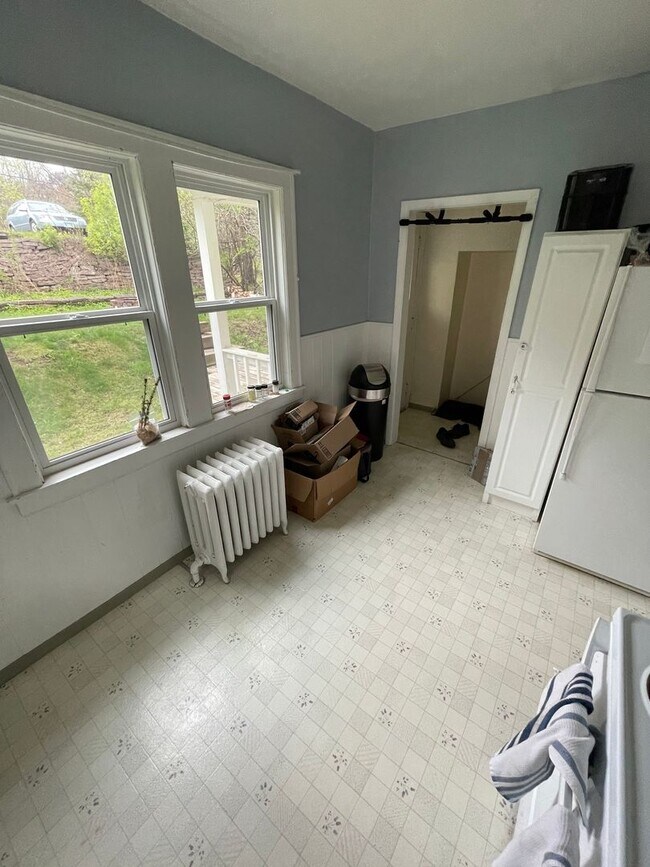 Building Photo - 2021-2023 E 6th St