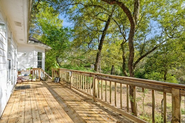 Building Photo - Spacious 3BR home with gorgeous finishes!!...