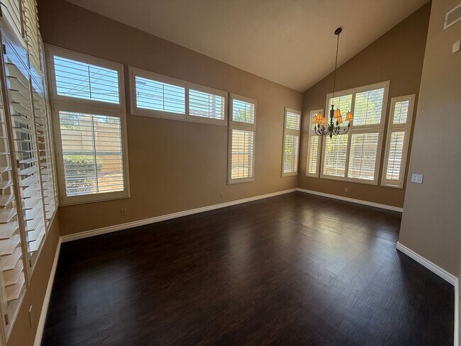 Building Photo - Modern Comfort in the Heart of Chula Vista – 4BR/3BA Home with Spacious Yard and 3-Car Garage!