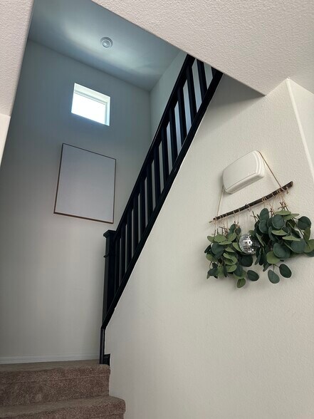 Building Photo - 27455 Longview Pl