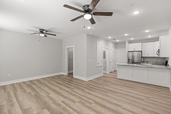 Building Photo - 305 Okaloosa Ave