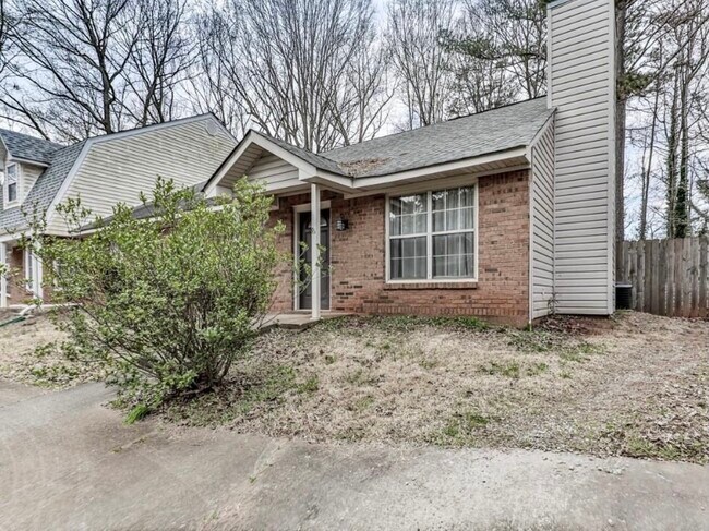 Building Photo - 4925 Farmstead Ct NE