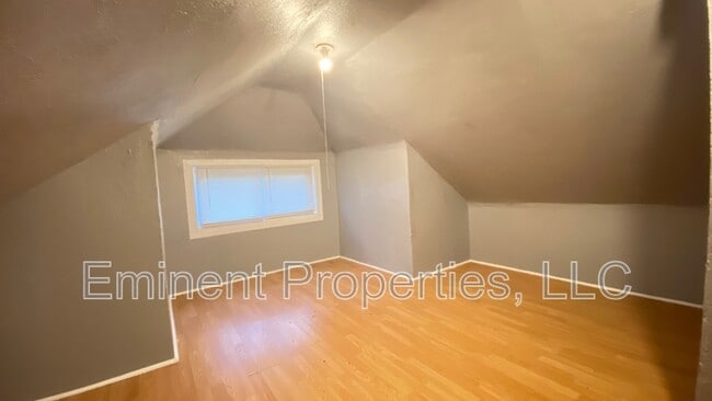 Building Photo - 444 W 98th St