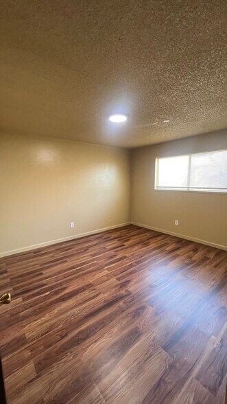 Building Photo - 742 Bedlow Dr
