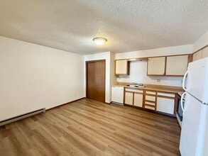 Building Photo - 6 Month lease special!!! Priced at $1349 after discount. RENT INCLUDES ALL UTILITIES, except for ...