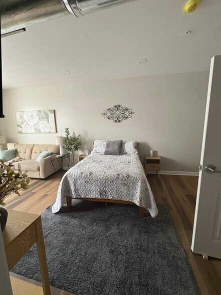 Building Photo - 111 E Main St