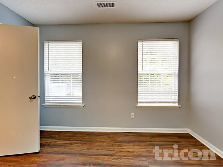 Building Photo - 1709 Jeffrey Bryan Dr