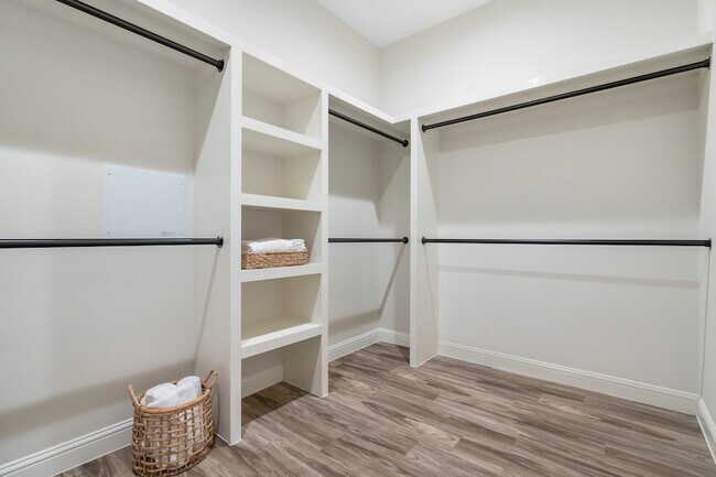Building Photo - 12110 S Tara Plantation Dr