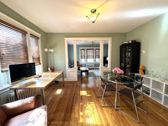 Building Photo - 5 8th Ave