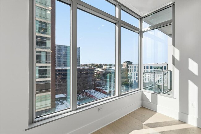 Building Photo - 501 West Ave