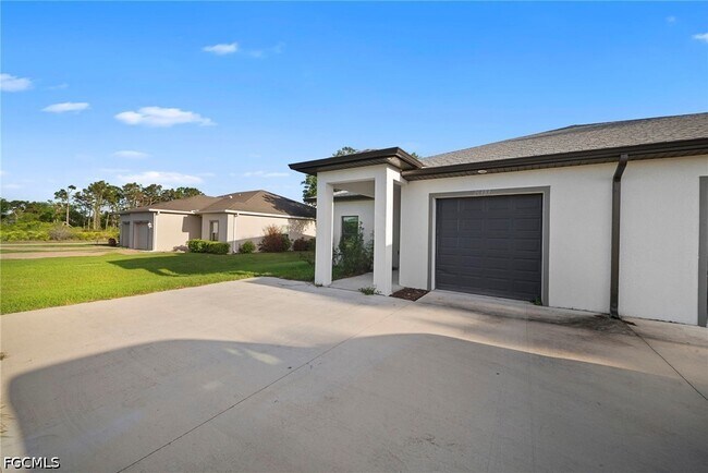 Building Photo - 26481 Sandhill Blvd