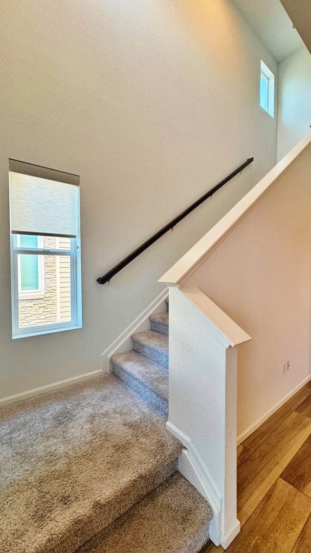 Building Photo - Fantastic Parkway Point 3 Bed 3 Bath 2 Car...