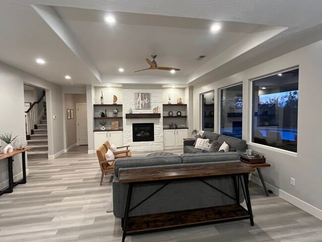 Building Photo - 2721 Hazel Dr