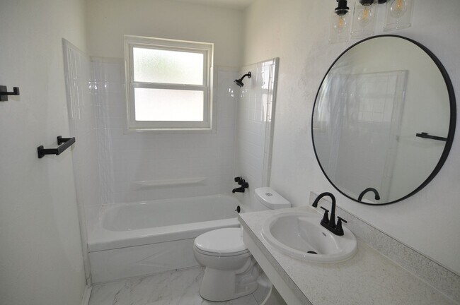 Building Photo - 6304 Dream Ln