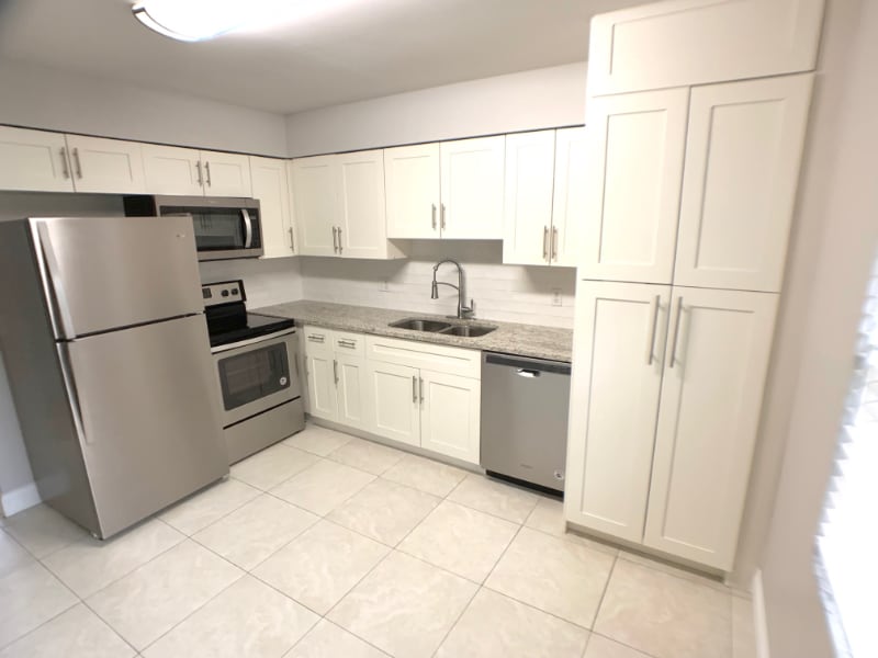 Building Photo - 3215 W Swann Ave