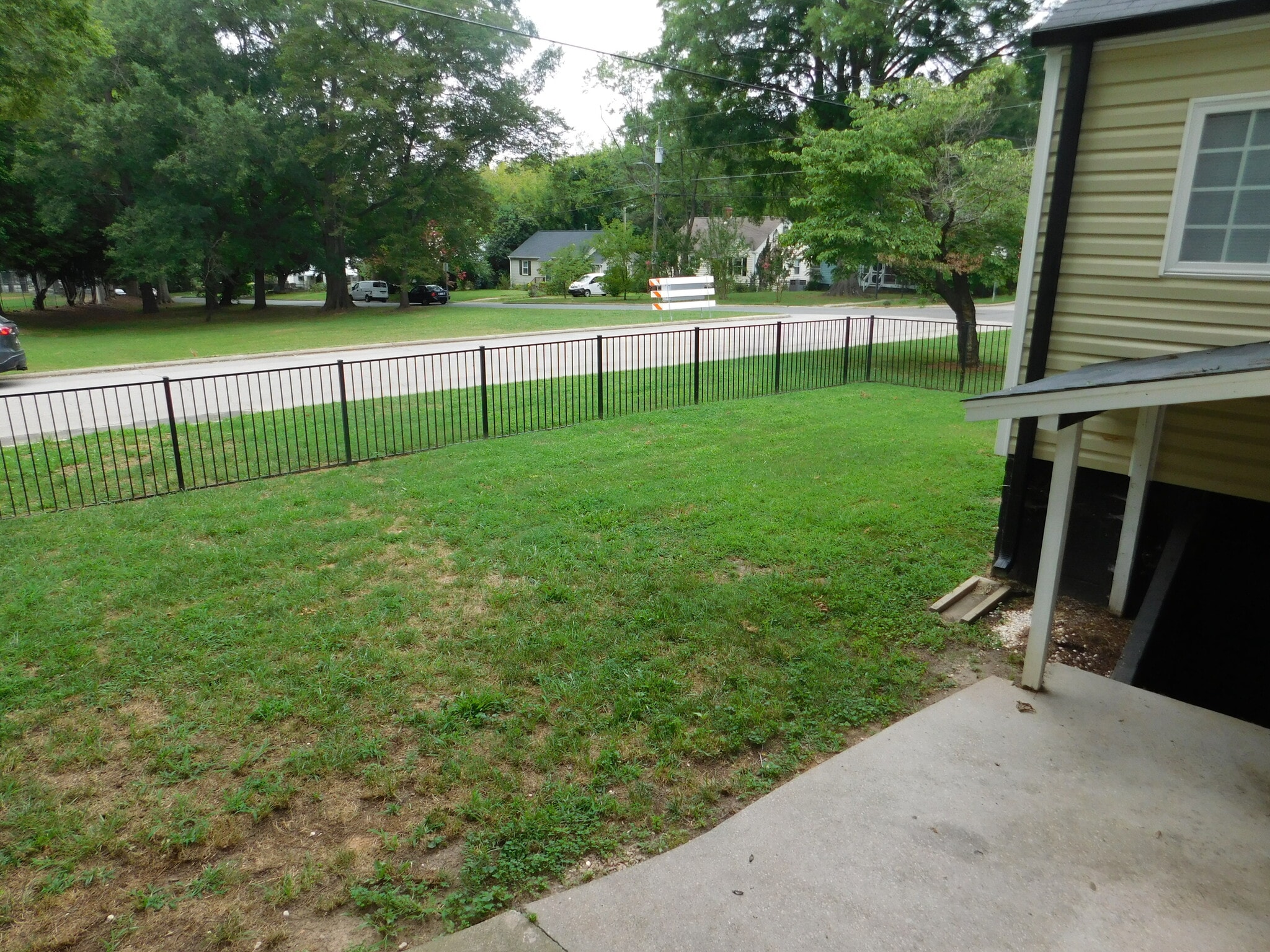 Building Photo - 700 Monroe Dr
